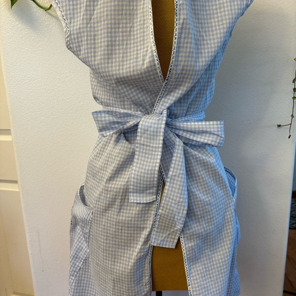 Vintage Gingham Apron with Apple Embroidery - Picture 10 of 10